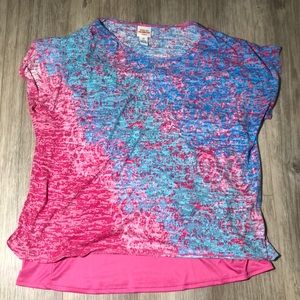 Pink and blue casual top!